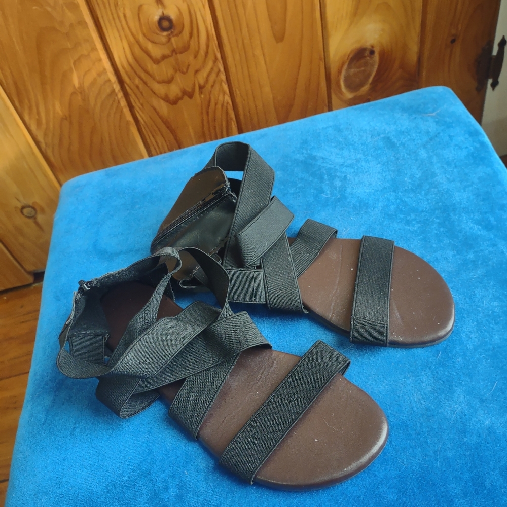 Black strappy sandals size 8